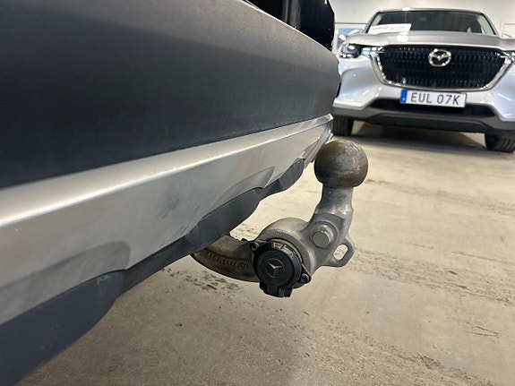 Mercedes-Benz E220 23 of 27
