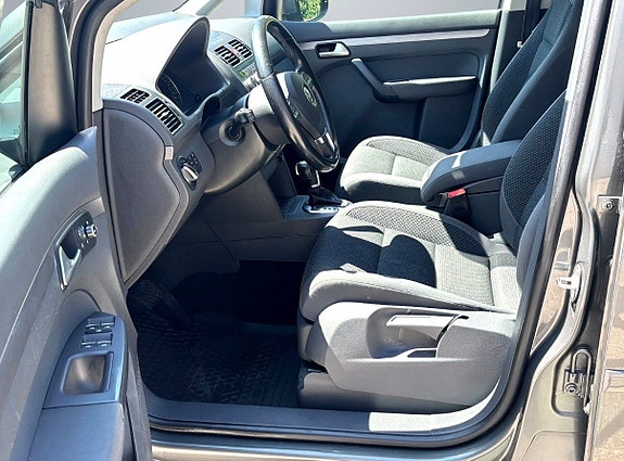 Volkswagen Touran 8 of 16