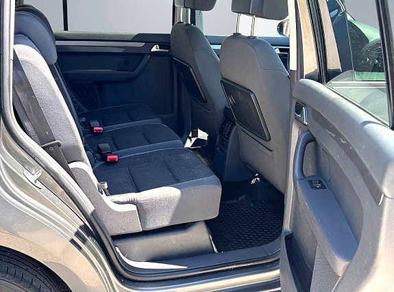 Volkswagen Touran 10 of 16