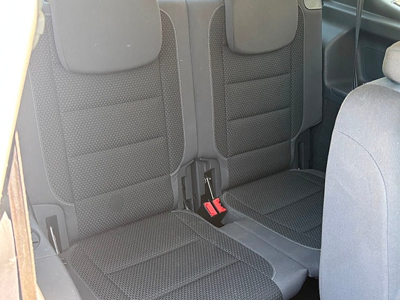 Volkswagen Touran 12 of 16