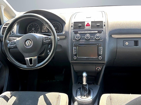 Volkswagen Touran 7 of 16