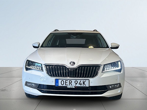 Skoda Superb 2 of 5
