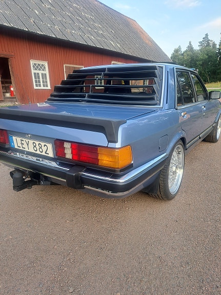 Ford Granada 2 of 5