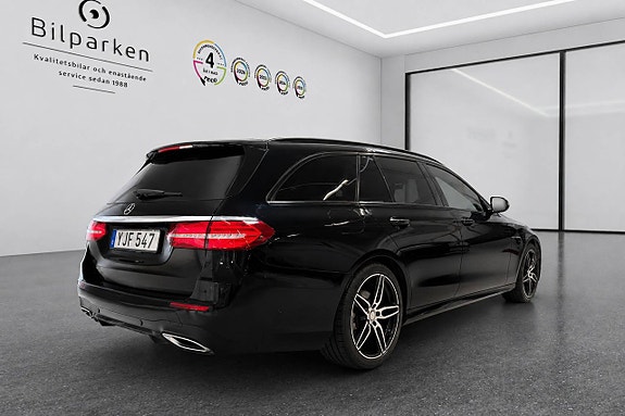Mercedes-Benz E220 2 of 16