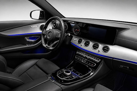 Mercedes-Benz E220 10 of 16