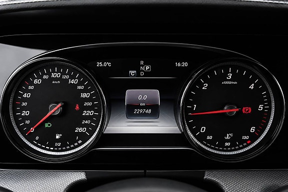 Mercedes-Benz E220 12 of 16