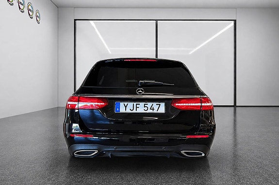 Mercedes-Benz E220 6 of 16