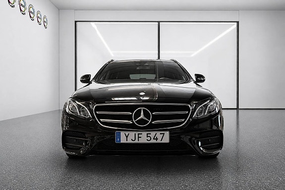 Mercedes-Benz E220 5 of 16