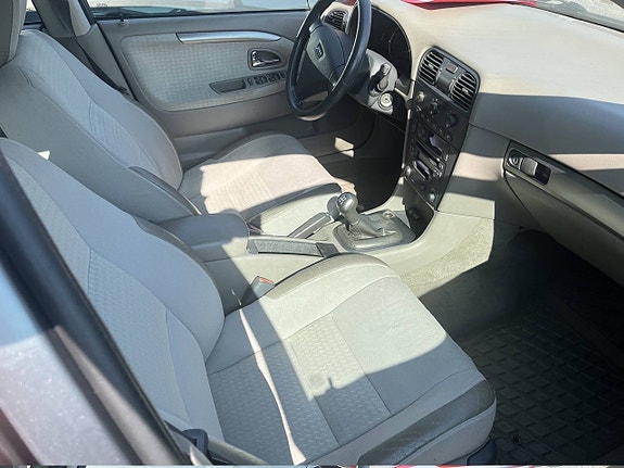 Volvo V40 2 of 4