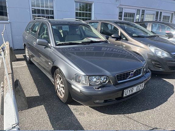 Volvo V40 3 of 4