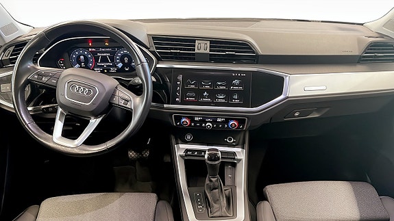 Audi Q3 11 of 15