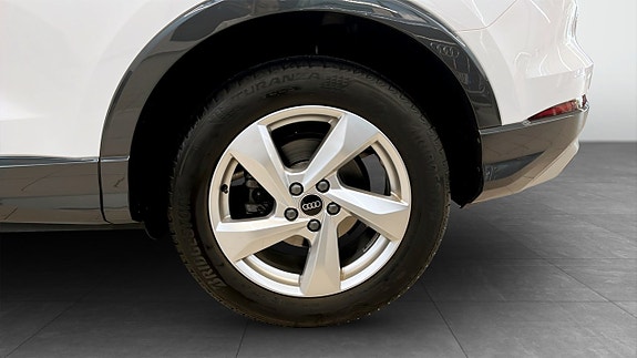 Audi Q3 6 of 15