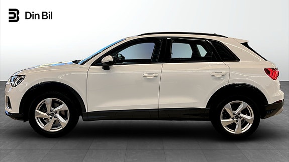 Audi Q3 2 of 5