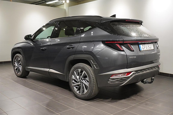 Hyundai Tucson 2 of 2