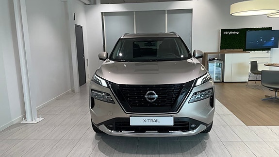 Nissan X-Trail 3 of 5