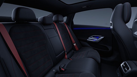 Mercedes-Benz C400 9 of 10