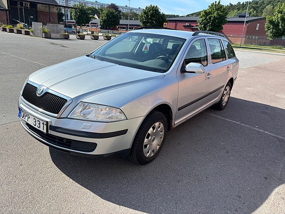 Skoda Octavia 2 of 5