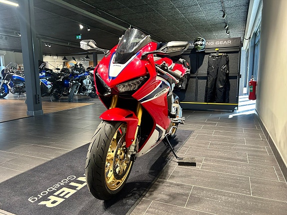 Honda CBR1000RR SP1 /3,45%/860mil/Yoshimura/Quickshifter 2 of 5