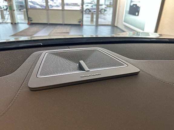 Polestar 4 11 of 12