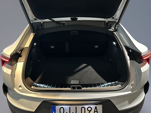 Polestar 4 8 of 12
