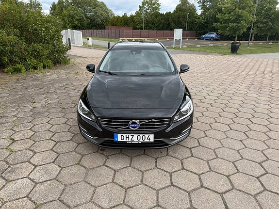 Volvo V60 2 of 13