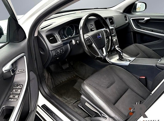 Volvo V60 4 of 5