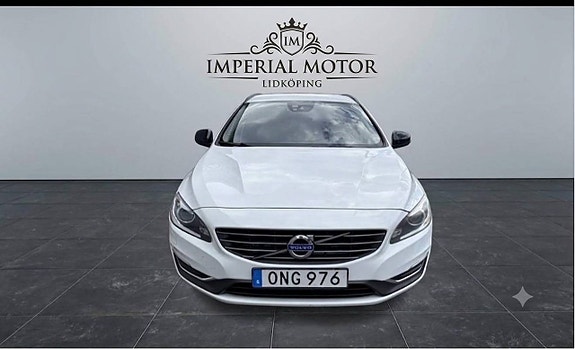 Volvo V60 2 of 5