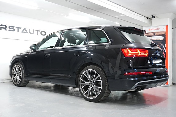 Audi SQ7 4 of 5