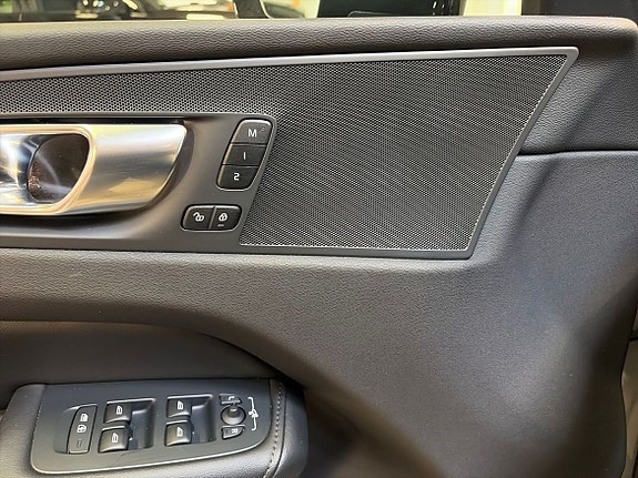 Volvo XC60 4 of 14