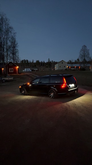 Volvo V70 2 of 5