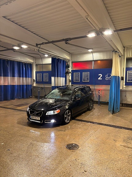 Volvo V70 3 of 5