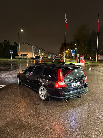 Volvo V70 4 of 5