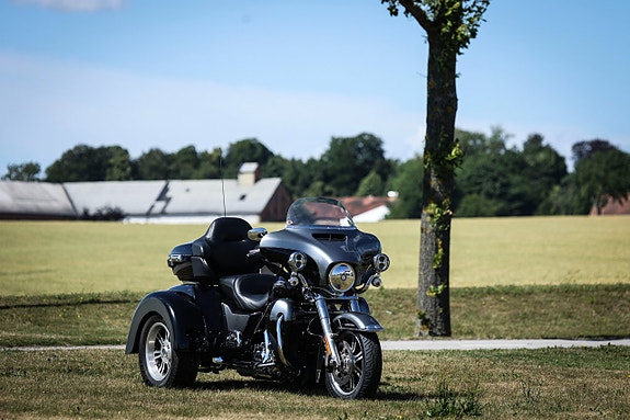 Harley-Davidson Tri Glide Ultra 2 of 22