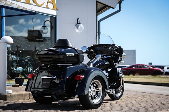 Harley-Davidson Tri Glide Ultra 11 of 22