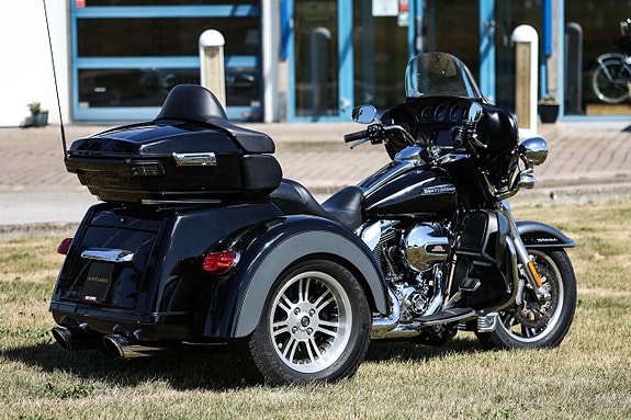 Harley-Davidson Tri Glide Ultra 9 of 22