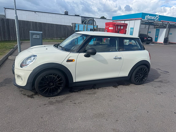 MINI One 2 of 5