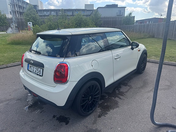 MINI One 4 of 5