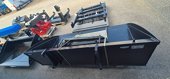 SE Equipment  Planeringsskopa 2 of 3