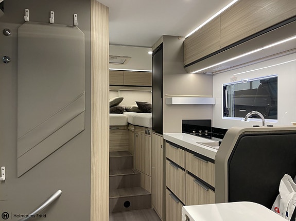Adria Compact Dl 7 of 14