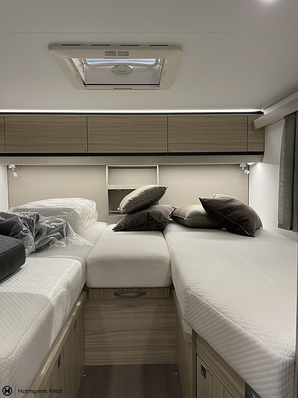 Adria Compact Dl 13 of 14