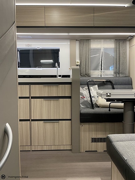 Adria Compact Dl 5 of 14