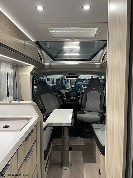Adria Compact Dl 14 of 14