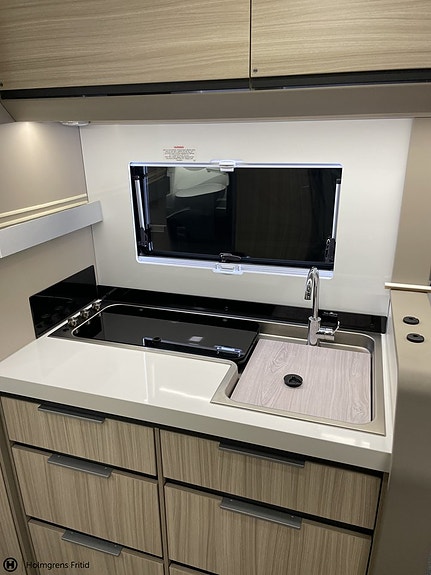 Adria Compact Dl 8 of 14