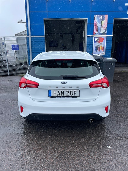 Ford Focus 2 of 5
