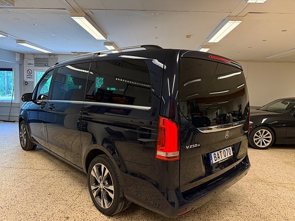 Mercedes-Benz V250 11 of 27
