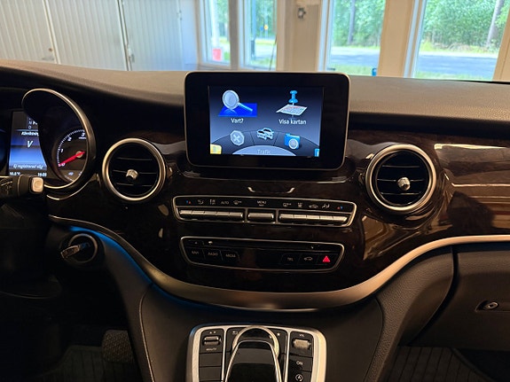 Mercedes-Benz V250 23 of 27