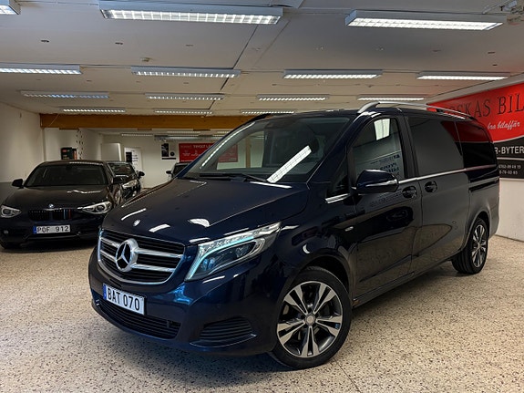 Mercedes-Benz V250 5 of 5