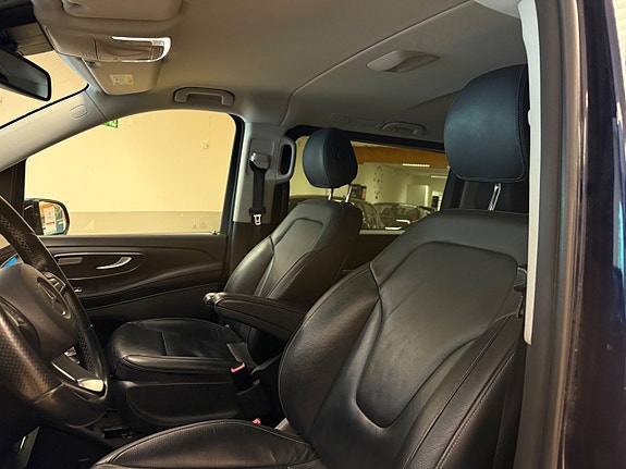 Mercedes-Benz V250 13 of 27