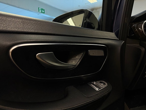 Mercedes-Benz V250 14 of 27
