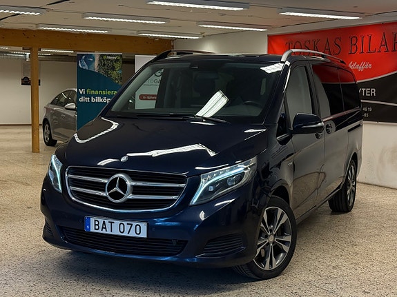 Mercedes-Benz V250 3 of 5